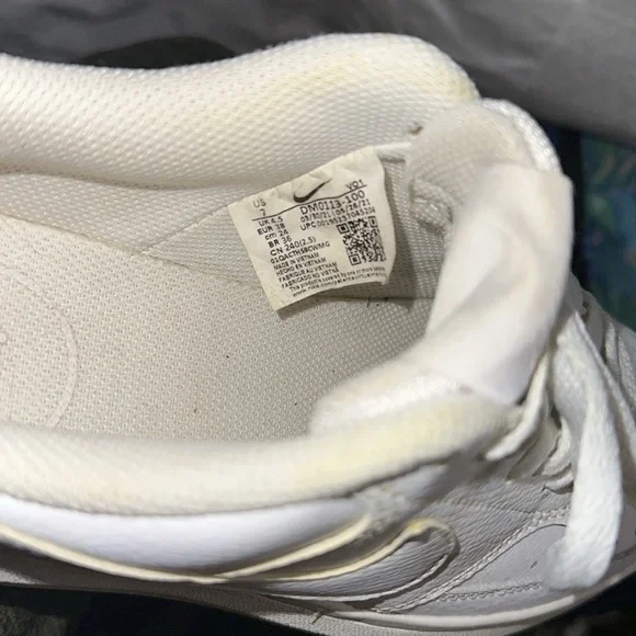 Nike Sneakers - Picture 5 of 6